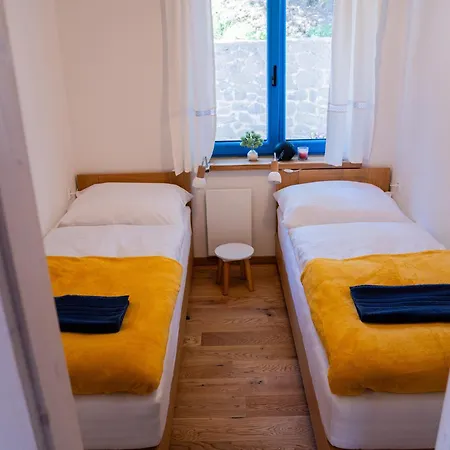 Сasa de vacaciones Chalúpka Opal A Achat Na Lúke Lukahuta Chaletstiavnica Na Samote - Samoobslužný Prístup Cez Pin-kód Nonstop