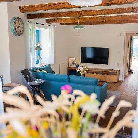 Chalupka Opal A Achat Na Luke Lukahuta Chaletstiavnica Na Samote - Samoobsluzny Pristup Cez Pin-kod Nonstop 펜션 *