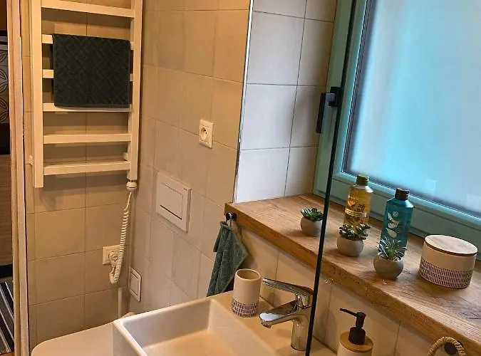 Nyaraló Chalupka Opal A Achat Na Luke Lukahuta Chaletstiavnica Na Samote - Samoobsluzny Pristup Cez Pin-kod Nonstop Banská Štiavnica